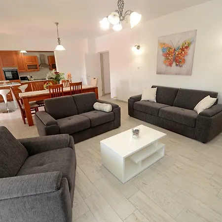 Apartment Adriana *